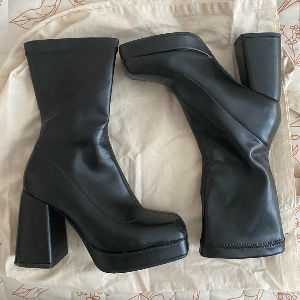 thrifted leather boots 🫶
